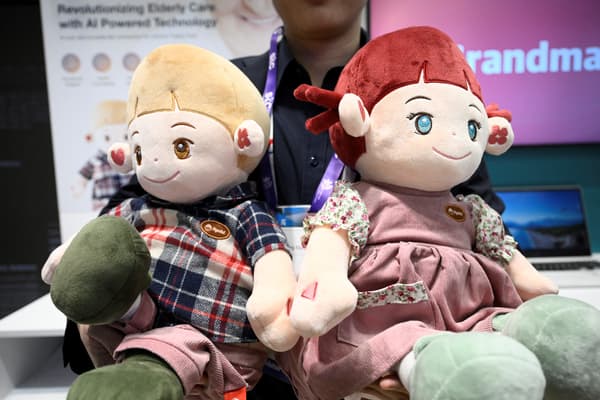 Avec ses poupées connectées, Hyodol veut lutter contre l'isolement des personnes âgées.
