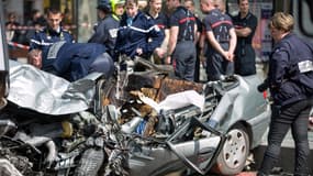 Collision entre une voiture et un tram à Tours en Avril 2014