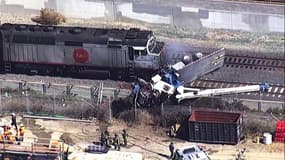 États-Unis: 13 blessés près de San Francisco après la collision d'un train avec du matériel présent sur la voie