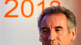 Au siège du MoDem, à Paris, François Bayrou crédité d'environ 14% des intentions de vote à quatre mois de l'élection présidentielle, a présenté mardi ses voeux à la presse en renouvelant son message de détermination et d'espoir face à la crise. /Photo pri
