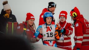Clara Direz, sonnée après sa chute dans l'aire d'arrivée à Semmering, le 28 décembre 2024.