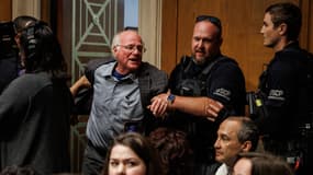 Ben Cohen, cofondateur de Ben and Jerry's, est arrêté par la police du Capitole pour avoir perturbé les débats, le 14 mai 2025. 