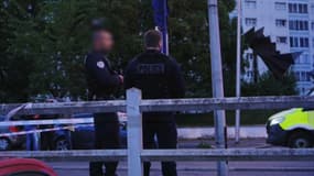 Deux policiers à Drancy, après qu'un homme a été blessé par un tir policier