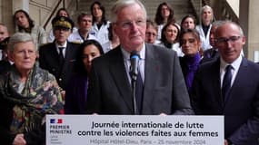 Le Premier ministre Michel Barnier à l'hôpital Hôtel-Dieu AP-HP à Paris, le 25 novembre 2024.