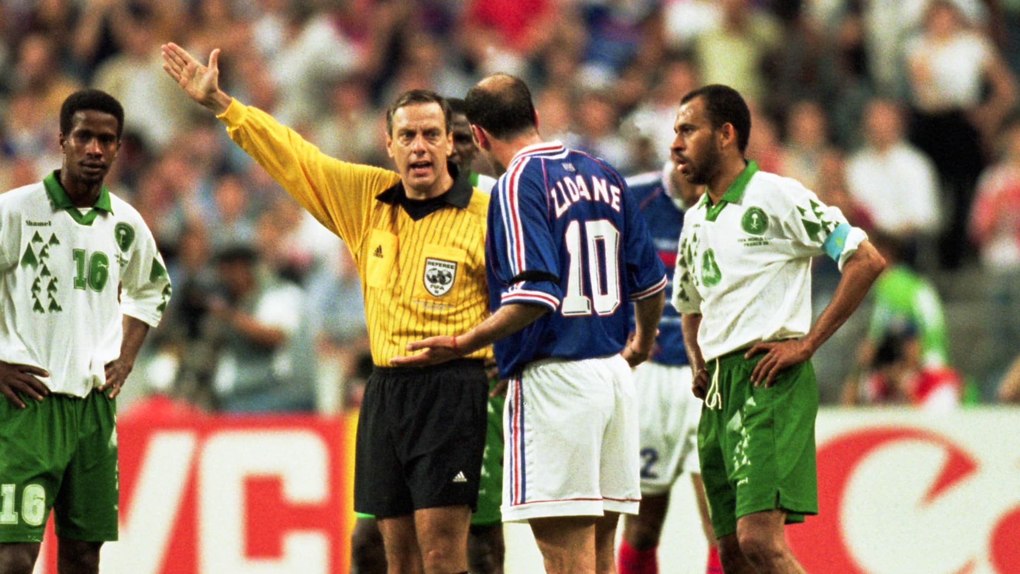 Zinedine Zidane exclu lors de France-Arabie saoudite pendant la Coupe du monde 1998 Zinedine Zidane exclu lors de France-Arabie saoudite pendant la Coupe du monde 1998