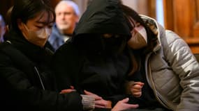 La mère et les deux soeurs de Narumi Kurosaki attendent le début du procès du Chilien Nicolas Zepeda, le 4 décembre à Vesoul