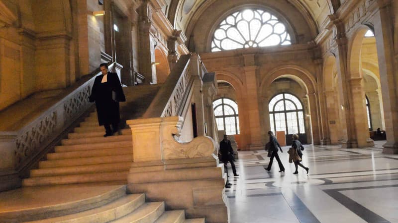 Le Palais de justice de Paris, théâtre d'un défilé clandestin.