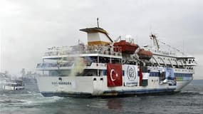 Le "Navi Marmara", ici à son départ d'Istanbul, faisait partie de la flottille humanitaire dont l'attaque par l'armée israélienne avait causé la mort de neuf ressortissants turcs le 31 mai dernier. Israël a décidé lundi de coopérer dans une enquête sur ce