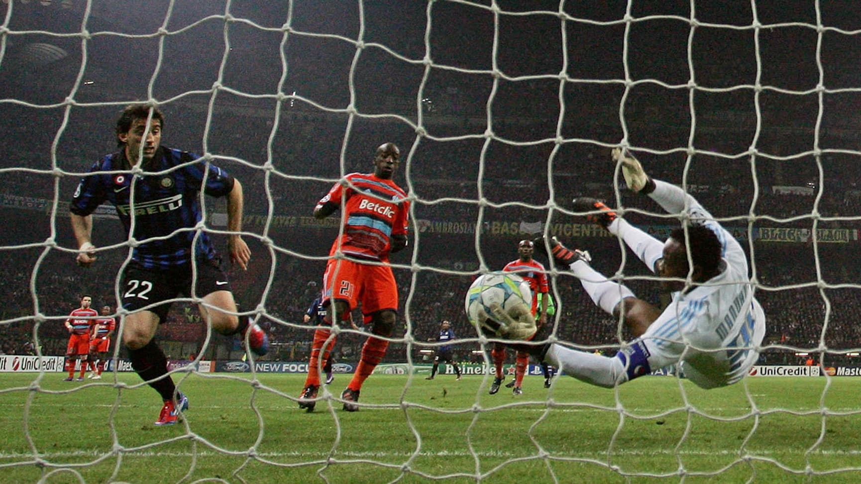 Steve Mandanda et l'OM face à l’Inter Milan, le 13 mars 2012 Steve Mandanda et l'OM face à l’Inter Milan, le 13 mars 2012
