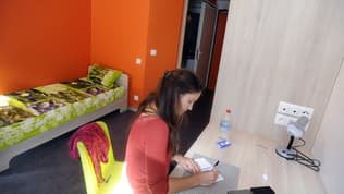 Une étudiante dans un logement étudiant (photo d'illustration).