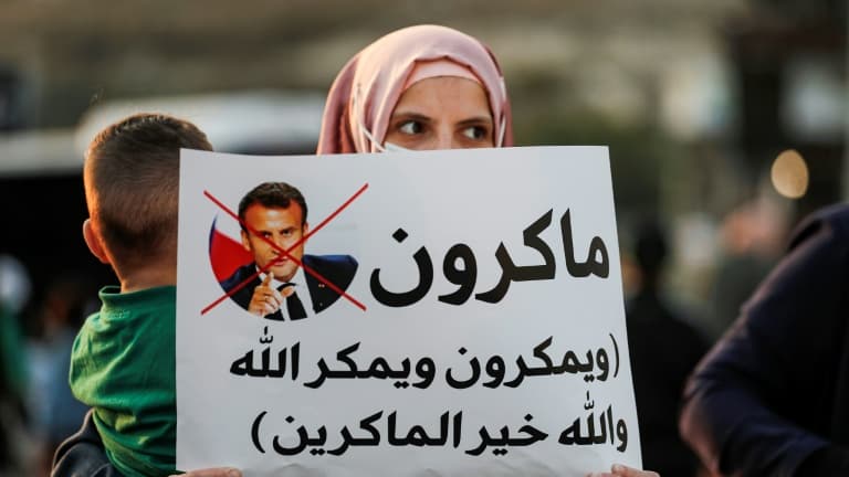 Manifestation d'Arabes israéliens musulmans, le 25 octobre 2020 à Umm-Al Fahem (nord d'Israël) après les propos du président français Emmanuel Macron sur l'islam qui ont suscité critiques, manifestations et même appels au boycott des produits français