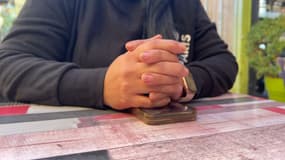 À Vénissieux, près de Lyon, une habitante vivant depuis des années entre dealers et toxicomanes se dit à bout et témoigne sur BFM Lyon d'une situation "devenue invivable"