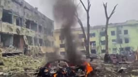 Un hôpital pédiatrique bombardé à Marioupol (Ukraine), le 9 mars 2022.