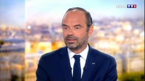 La décision, prise à l'issue d'une réunion organisée en fin de matinée entre Emmanuel Macron, Edouard Philippe et Gérald Darmanin, a été annoncée par le Premier ministre ce mardi, au journal de 20H00 de TF1.