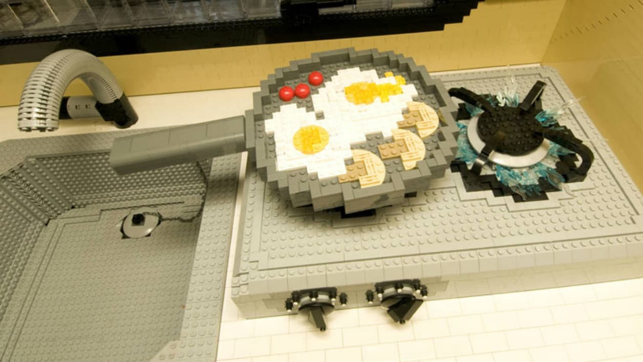 L'intérieur de la caravane est lui aussi entièrement aménagé en briques Lego. L'intérieur de la caravane est lui aussi entièrement aménagé en briques Lego.