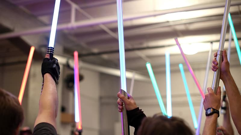 Les fans de Star Wars peuvent désormais apprendre à manier le sabre laser.
