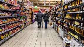 Des clients d'un supermarché à Lille, le 20 novembre 2016