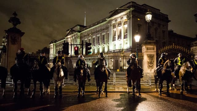 Des policiers devant Buckingham palace, en 2015. (Photo d'illustration)