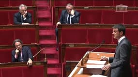 Renseignement: Valls loue "un projet juridique et démocratique majeur"