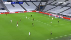 Le Marseillais Alexis Sanchez contre le gardien du Sporting, le 4 octobre 2022