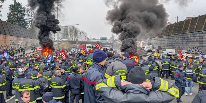 Plusieurs centaines de sapeurs-pompiers du Nord ont convergé vers le centre-ville de Lille, jeudi 29 janvier 2026, pour exprimer leur colère. 