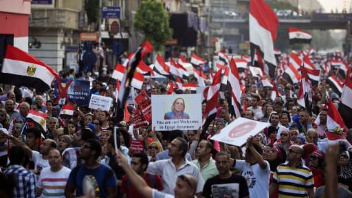 Des dizaines de milliers de manifestants, dimanche, contre le président Mohamed Morsi.