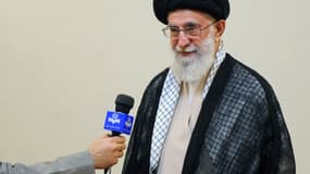 L'ayatollah Ali Khamenei le 8 septembre 2014, avant son intervention chirurgicale. 