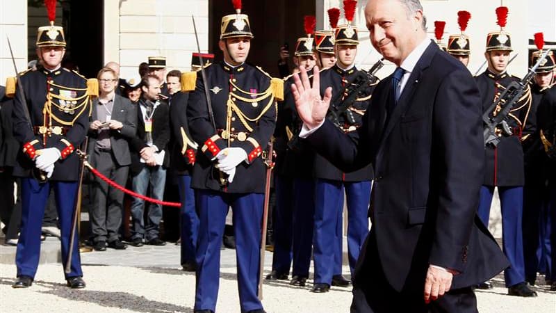 Laurent Fabius, qui a longtemps émis des doutes sur les capacités de François Hollande à exercer la fonction suprême, a su faire preuve d'humilité pour se placer au service du nouveau président au poste de ministre des Affaires étrangères. /Photo prise le