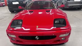 Une photo reçue du Metropolitan Police Service (MPS) le 4 mars 2024 montre une Ferrari F512M rouge volée à Gerhard Berger en Italie en 1995.