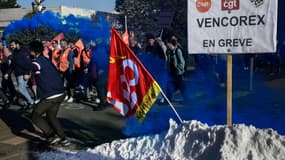 Rassemblement de salariés en grève devant le site de Vencorex, à Pont-de-Claix dans l'Isère, le 30 octobre 2024