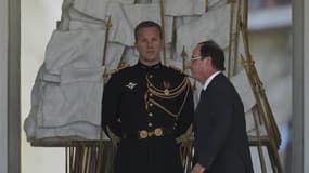 François Hollande à l'Elysée. Après Berlin, le chef de l'Etat poursuit son baptême du feu diplomatique ce week-end aux Etats-Unis où il rencontrera Barack Obama et tentera de convaincre les alliés de l'Otan du bien-fondé d'un retrait anticipé des troupes