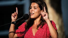 Anaïs Belouassa-Cherifi s'exprime lors d'un meeting du NFP à Lyon le 26 juin 2024