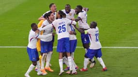 La joie des joueurs de l'équipe de France après la qualification pour les demi-finales de l'Euro 2024 aux dépens du Portugal (0-0, 5 t.a.b. 3), le 5 juillet 2024