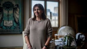 La maire de Paris Anne Hidalgo dans son bureau, le 28 mars 2023