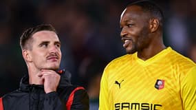 Benjamin Bourigeaud et Steve Mandanda lors du match Panathinaïkos- Rennes (1-2, Ligue Europa), le 26 octobre 2023