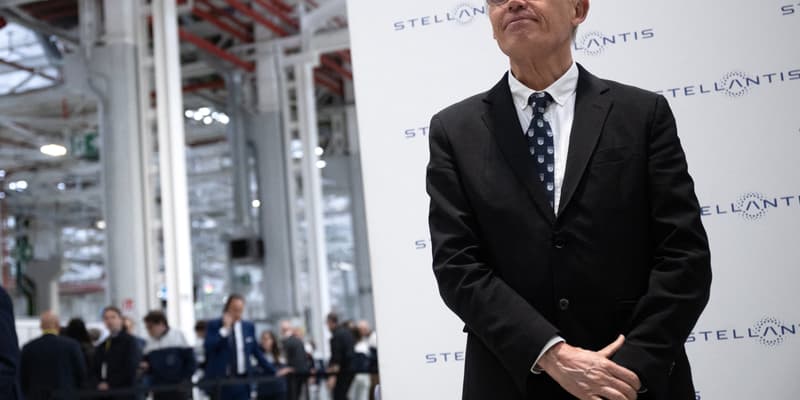 Le PDG du géant de Stellantis, Carlos Tavares, assiste à l'inauguration de l'usine d'assemblage eDCT dans l'usine Mirafiori Stellantis à Turin, le 10 avril 2024. 