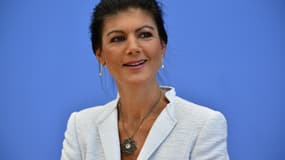 Sahra Wagenknecht, du parti d'extrême gauche Die Linke, assiste à une conférence de presse sur le nouveau groupement politique interpartis de gauche "Stand up" à Berlin, le 4 septembre 2018. 