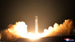 Le lancement du missile Hwasong-15 le 29 novembre 2017, diffusée le 30 novembre par l'agence nord-coréenne Korean Central News Agency.