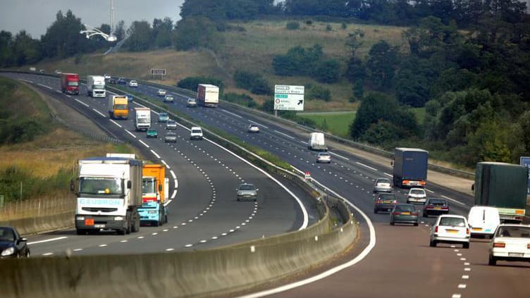 Le ministre des Transports a annoncé lundi une augmentation de 0,80% en moyenne sur les tarifs des péages. Augmentation hors TVA et donc sous-estimée, selon l'association 40 millions d'automobilistes, qui parle d'une hausse de 1,13%.