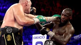 Tyson Fury (de dos) en démonstration contre Deontay Wilder