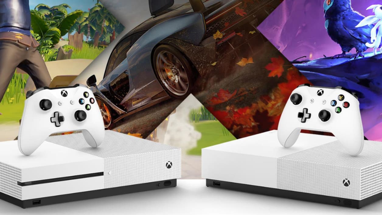 A gauche la Xbox One S classique et à droite la nouvelle, sans lecteur de disque