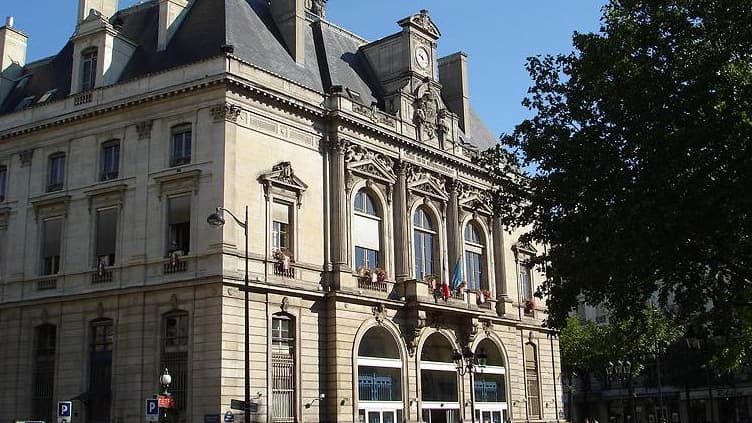 La place Voltaire, coeur du 11ème arrondissement
