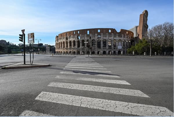 Les rues vides aux abords du Colisée, à Rome (Italie), le 10 mars 2020. Les rues vides aux abords du Colisée, à Rome (Italie), le 10 mars 2020.