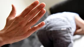 Bras menaçant d'une fessée. Une photo d'illustration précise l'AFP.