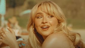 Sabrina Carpenter dans le clip d'"Espresso"