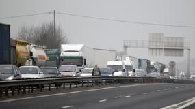 Des camions sur l'A84 le 16 mars 2015