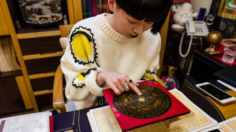 Le maître feng shui Thierry Chow, à Hong Kong en janvier 2019