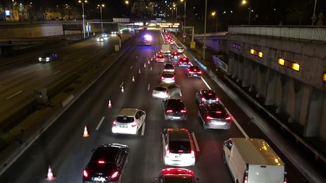 REPORTAGE RMC - Bouchons, klaxons et... PV de 135 euros: importante opération de contrôle sur le périphérique parisien