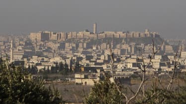 Vue d'Alep, en Syrie. François Hollande a demandé vendredi la libération immédiate de deux journalistes français travaillant en Syrie avec qui le contact a été perdu, dans cette région du Nord. /Photo d'archives/REUTERS/Muzaffar Salman