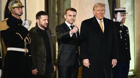 Emmanuel Macron, Donald Trump et Volodymyr Zelensky à l'Élysée, le 7 décembre 2024.